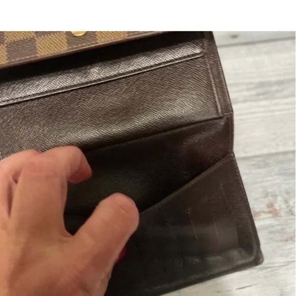 LOUIS VUITTON DAMIER PORTE-TRESOR
PAPIER WALLET - Picture 7 of 11